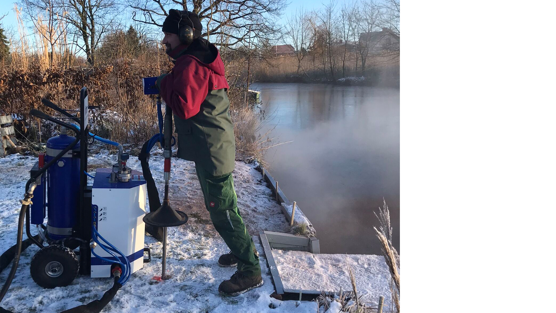 Bei der Geoinjektion wird eine Lanze per Druckluft bis zu 90cm tief in den Boden getrieben