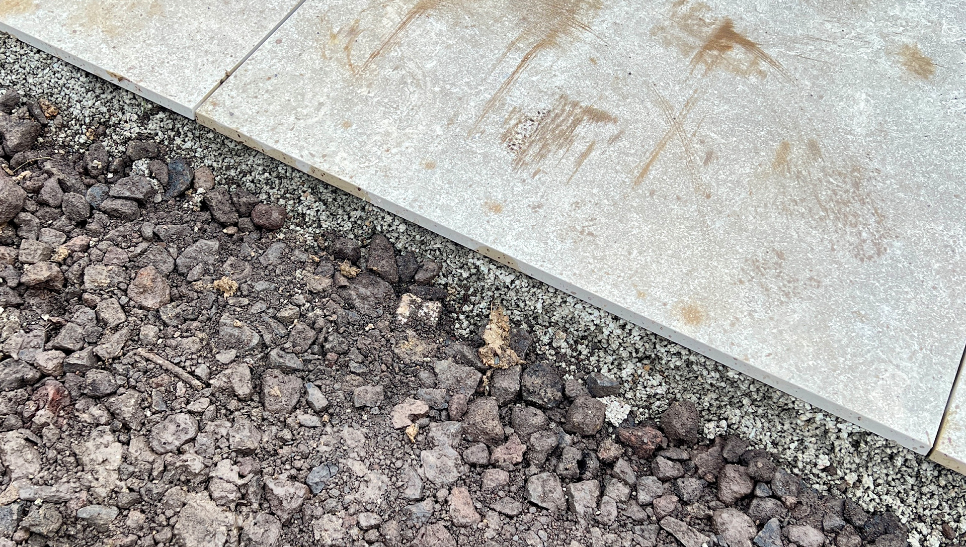 Keramikplatten mit den Frostsicheren Unterschichten