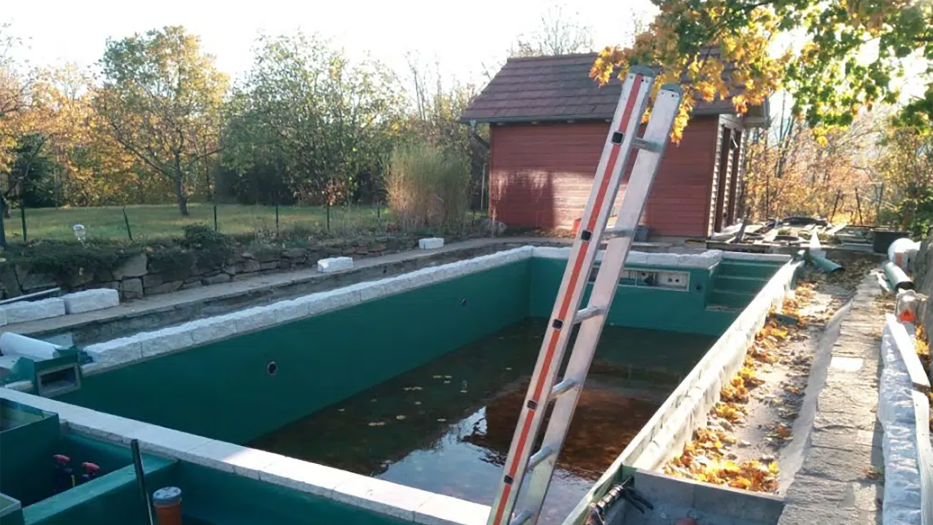 Baufortschritt bei der Schwimmteichbaustelle