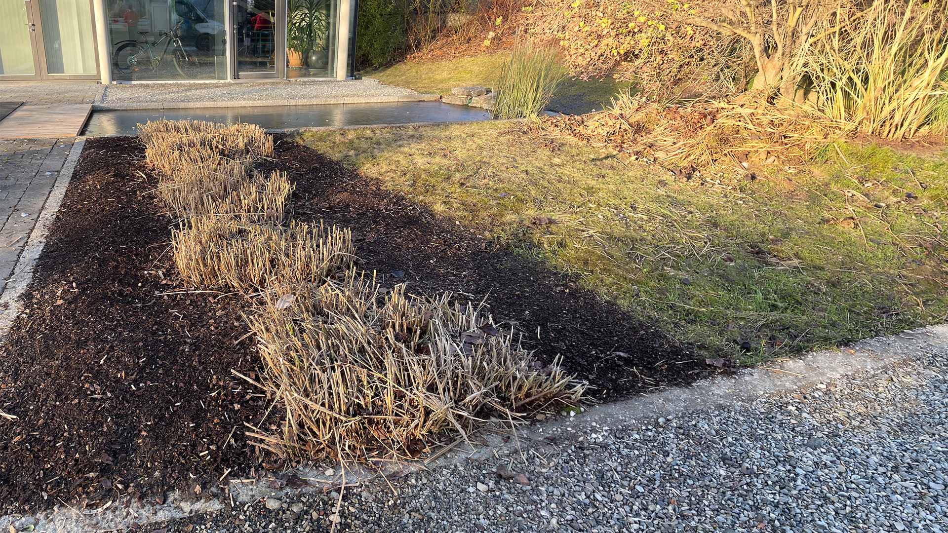 Der Rückschnitt ist ein zentraler Arbeitsschritt im landschaftsgärtnerischen Beruf 