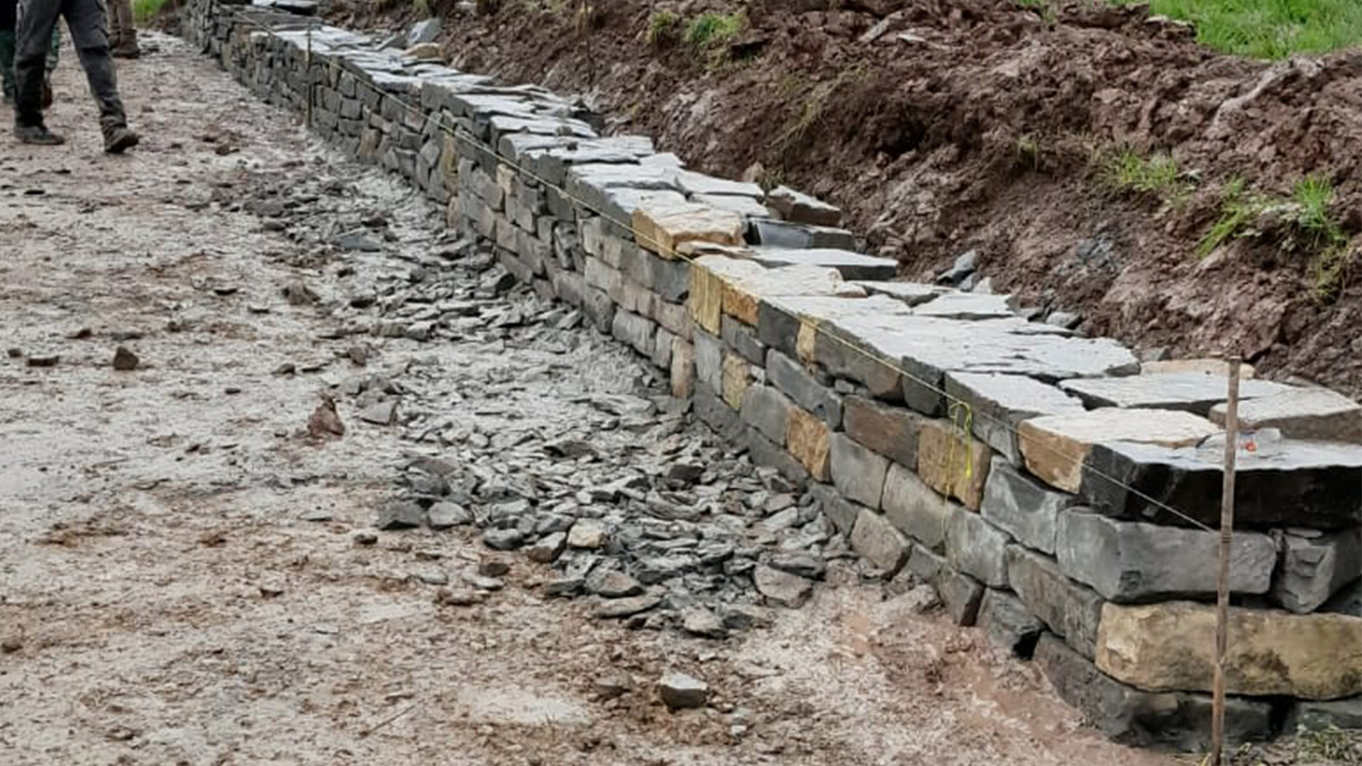 Unser Aufgabe war eine eigene Trockenmauer zu bauen