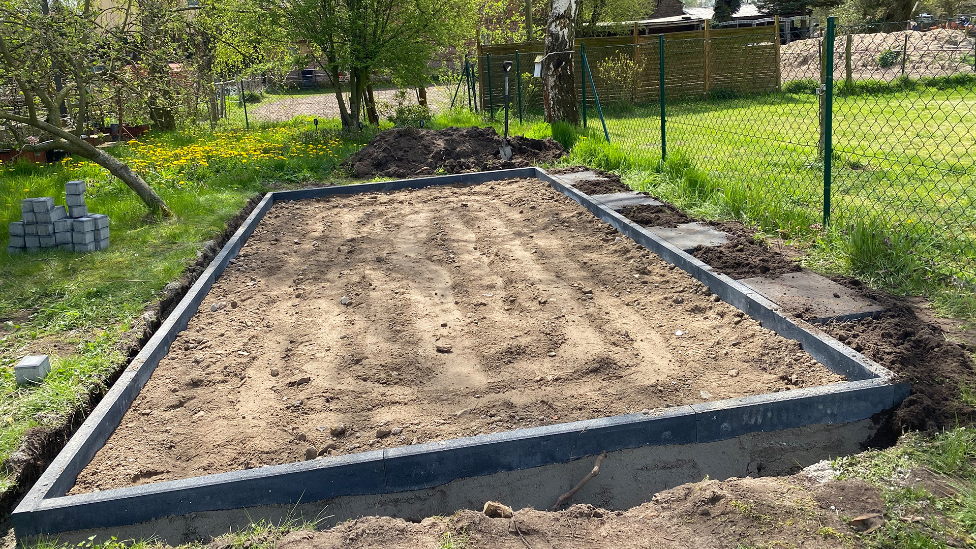 Poolterrasse während der Ausbildung anlegen