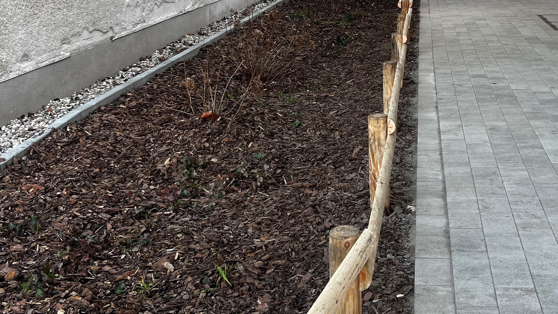 Schutz für die Pflanzung, Knieholzzaun