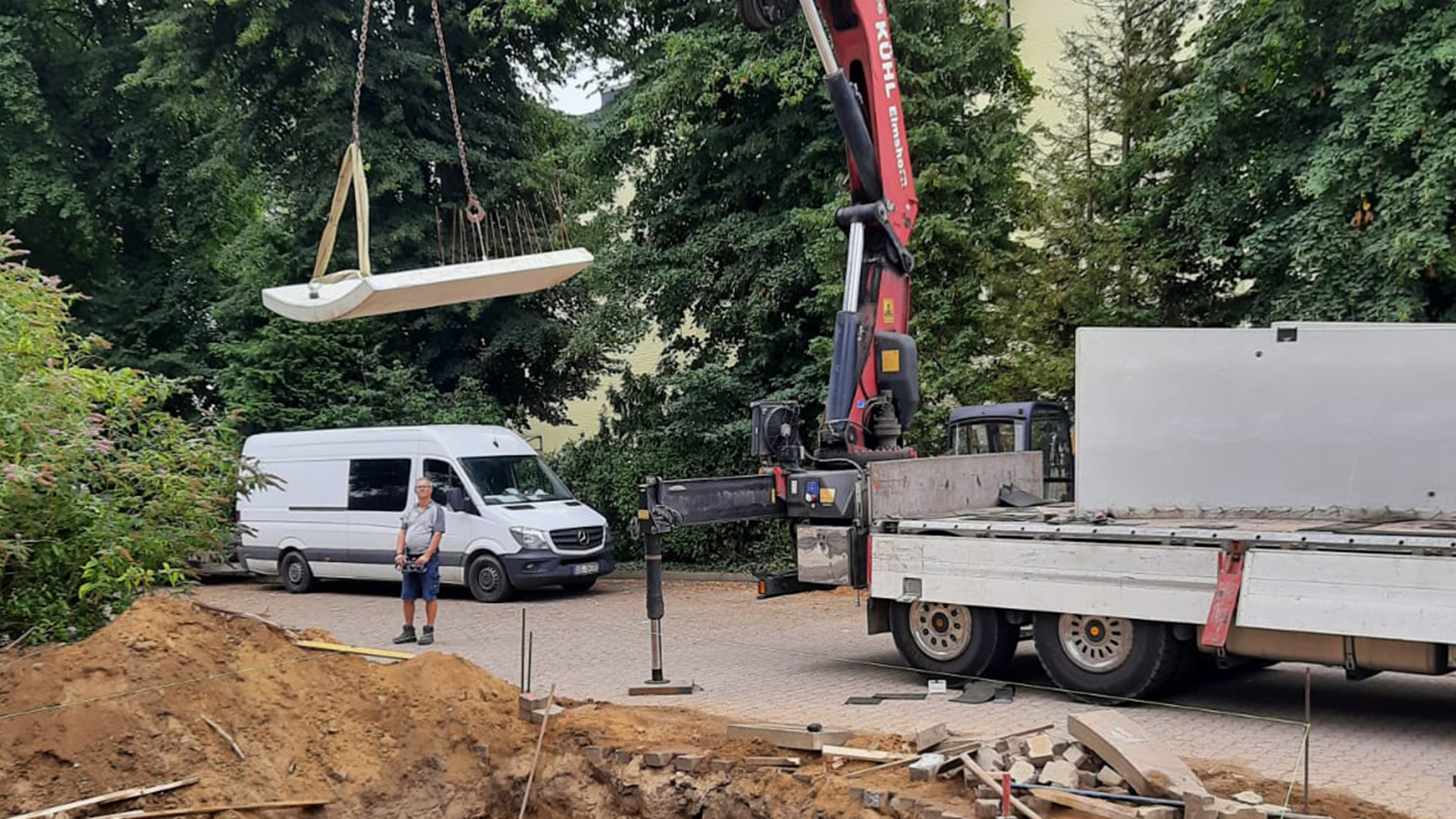 Rampe an der Kirche Einsetzen der Elemente