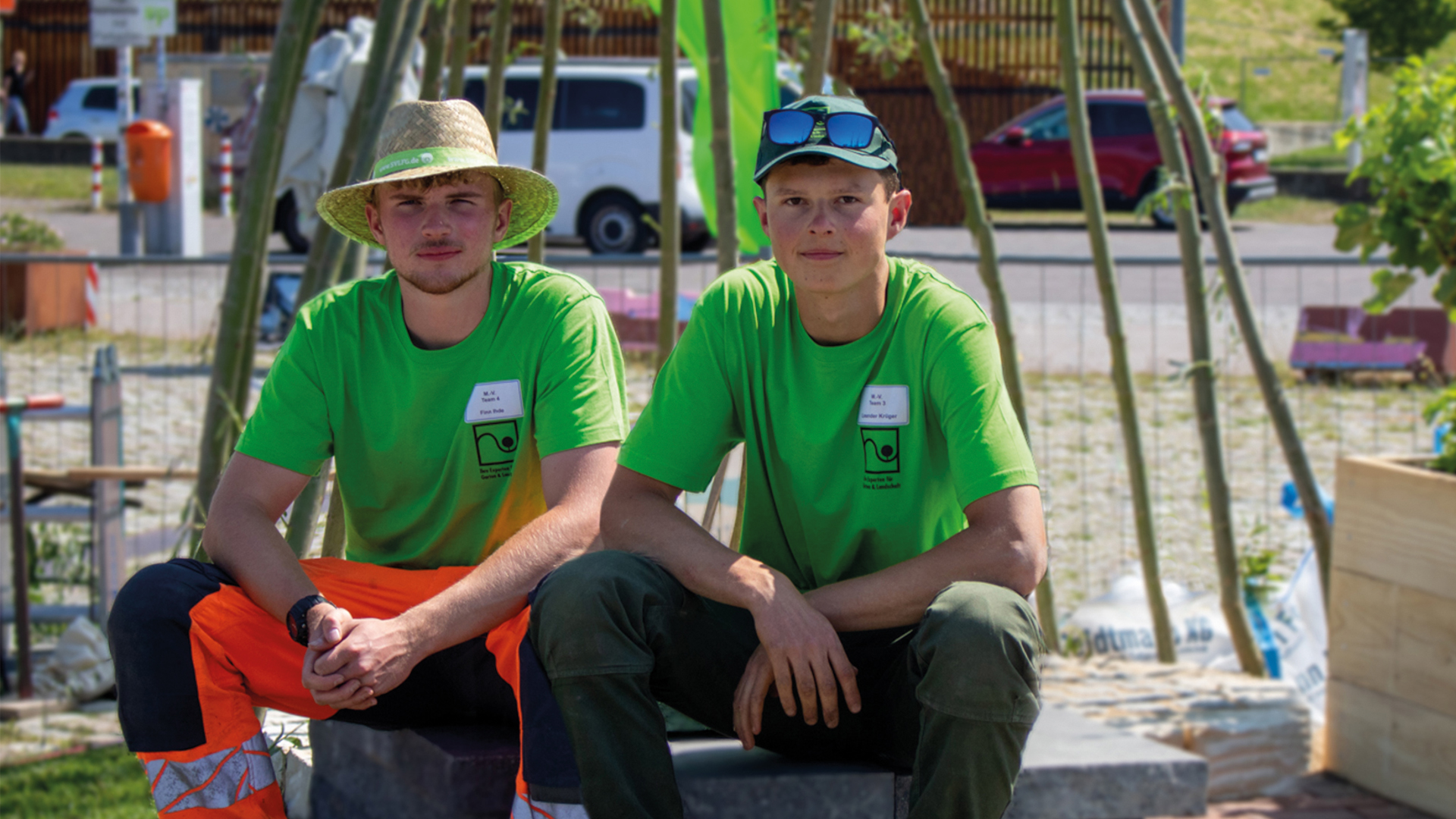 Finn Ihde (l.) von Rumpf Garten- und Landschaftsbau GmbH und Leander Krüger von GaLaBau Andreas Zastrow