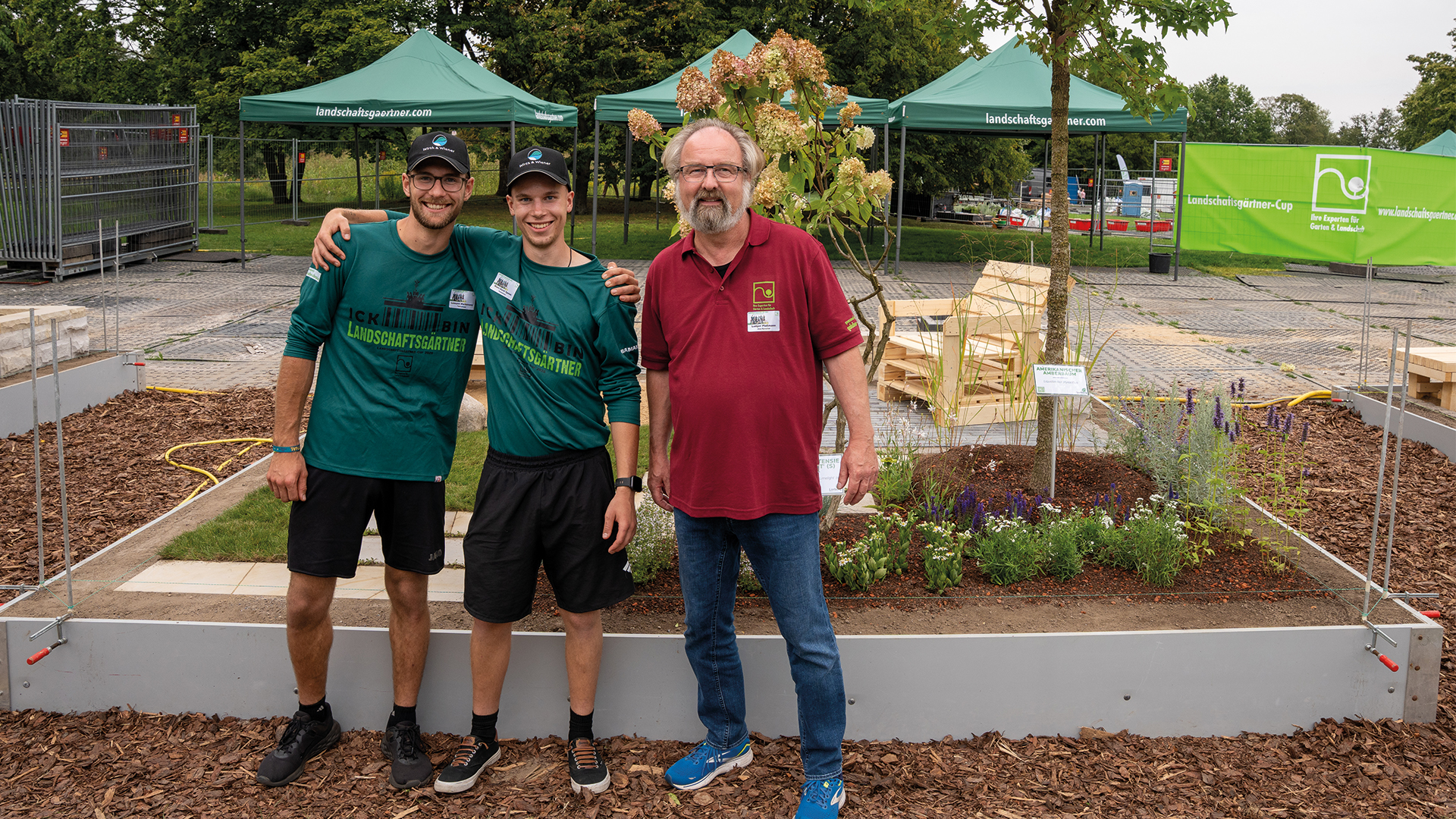 Gewinnerteam Sachsen Foto Reidel vor dem Gewerk - Platz 1