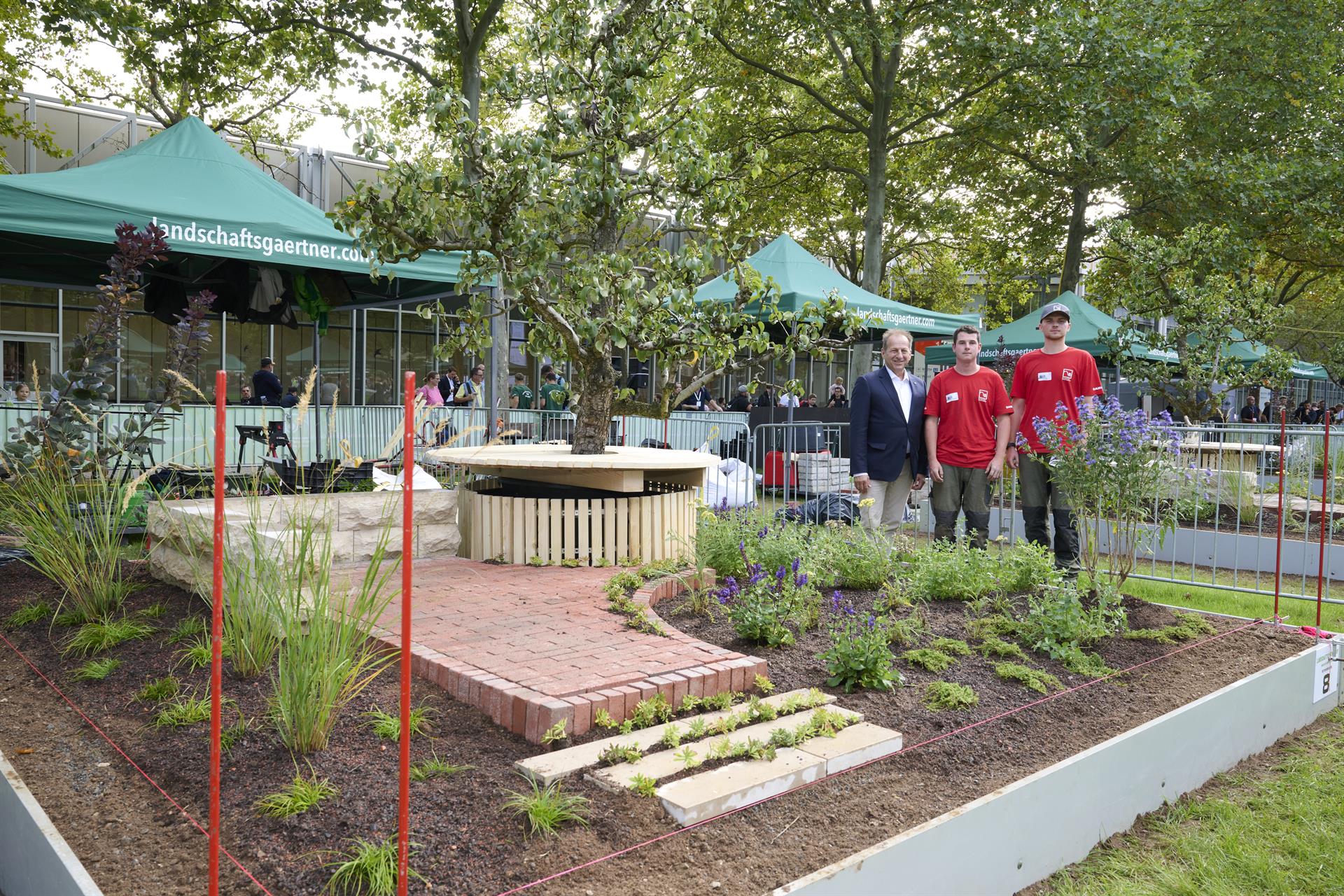 Links: Finn Ihde Rechts: Philipp Kunkel Beide Rumpf Garten- und Landschaftsbau GmbH, Leezen, OT Rampe Bildquelle: FGL Mecklenburg-Vorpommern/Lara Zülsdorf