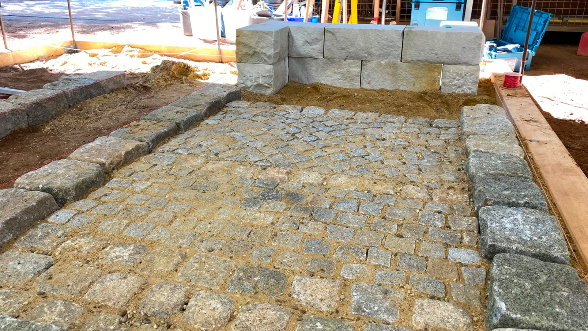 Mauer- und Pflastersteine fertig gestellt