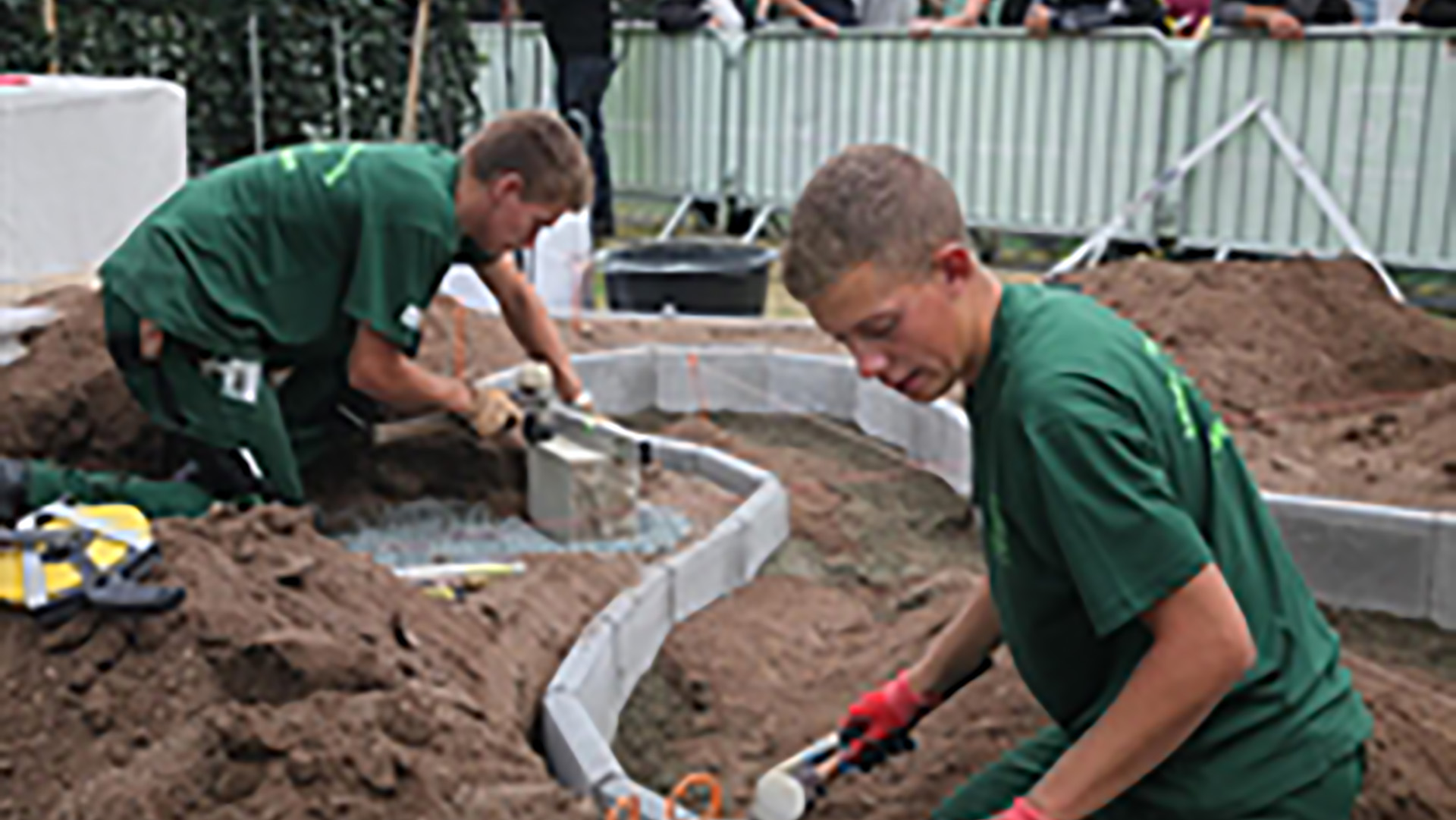 Arbeitsteilung bereits am ersten Tag: das Team aus Hessen-Thüringen konzentriert bei der Arbeit.