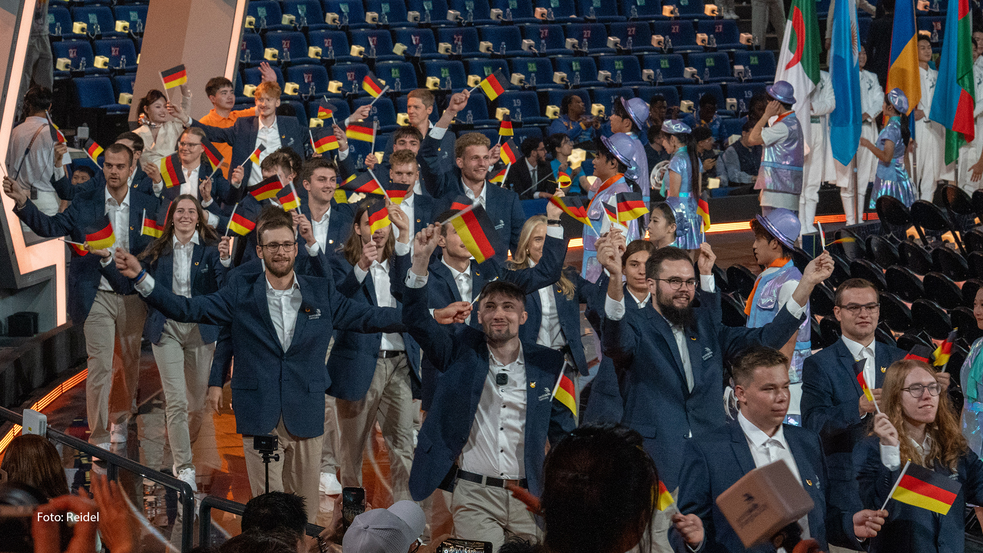 Marc-Aurel Spalek und Lennard Weitzmann beim Einmarsch