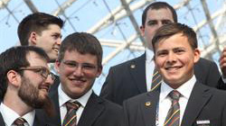 Unser Landschaftsgärtner-WM-Team: zu Recht Stolz den Bundesadler auf der Brust: Manuel Kappler (l.) und Reinhold Irßlinger (r.)